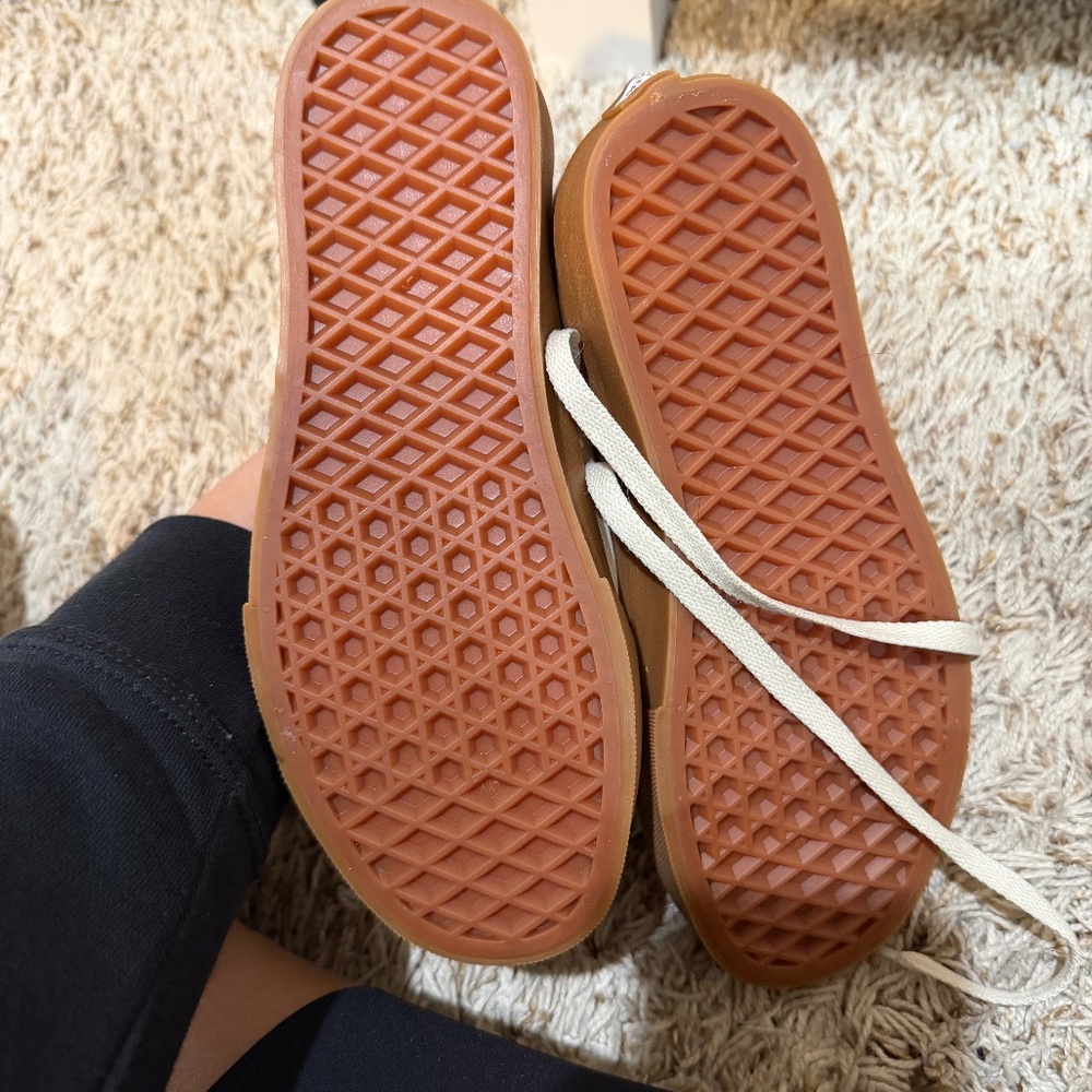 Vans - Picture 2 of 2